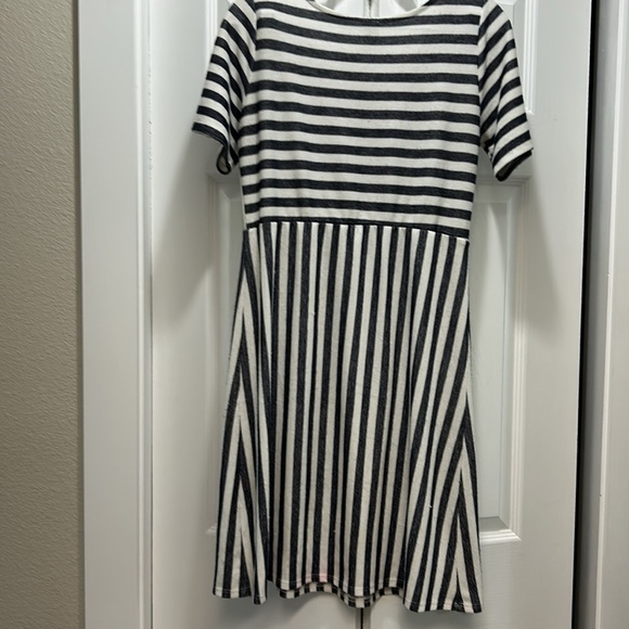 Gray and white striped dress - Picture 4 of 5